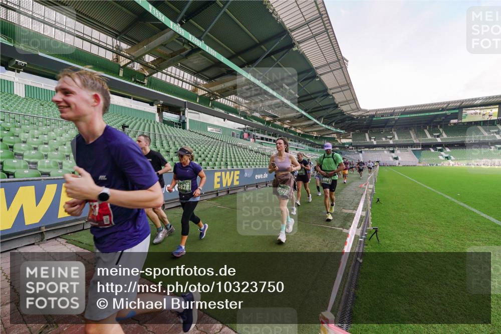 13.09.2026 - 21. swb-Marathon Bremen Michael Burmester http://msf.ph/oto/10323750 13.09.2026 13:25:54 Laufen im Stadion 202, 213, 294, 390, 505, 530, 543, 645, 723, 815, 818, 833, 966, 1077, 1283, 1410, 1443, 1459, 1473, 1487, 1491, 1504, 1515, 1530, 1561, 1618, 1744, 1828, 1830, 1953, 2058, 2059, 2211, 2267, 2271, 2273, 2298, 2308, 2354, 2382, 2384, 2428, 2497, 2506, 2508, 2554, 2558, 2576, 2591, 2592, 2644, 2656, 2675, 2752, 2762, 2817, 2833, 2878, 2896, 2965, 2970, 2981, 3005, 3047, 3062, 3084, 3097, 3142, 3172, 3211, 3259, 3298, 3306, 3329, 3359, 3390, 3433, 3629 meine-sportfotos.de