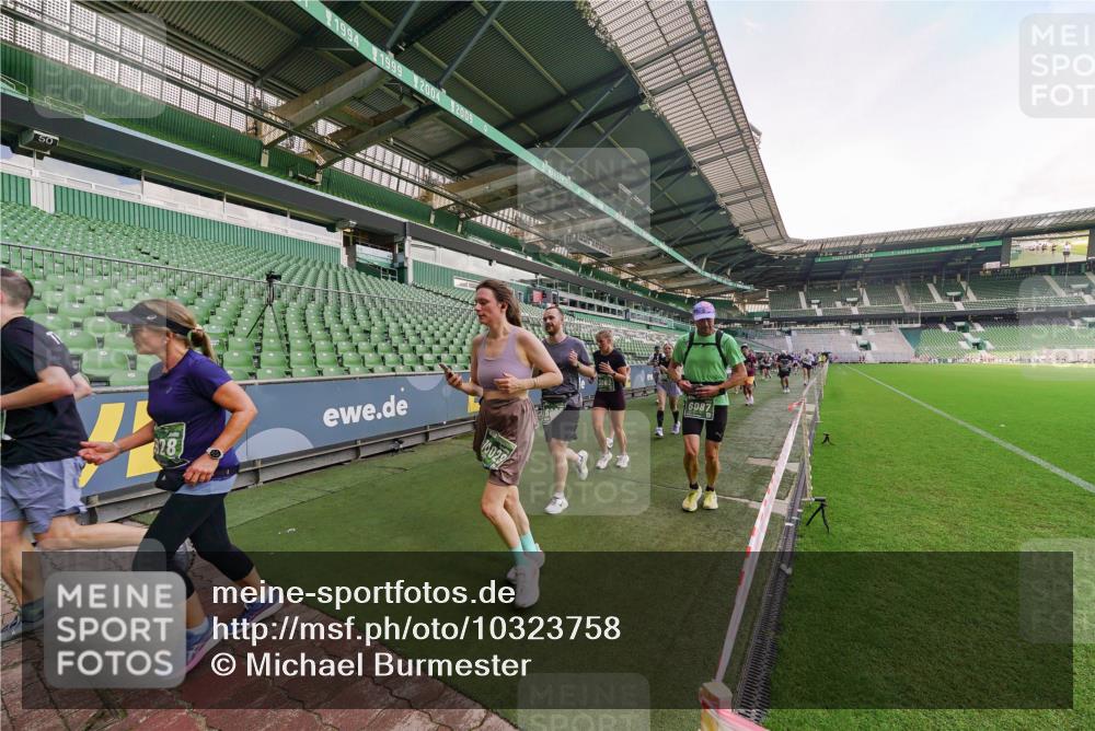 13.09.2026 - 21. swb-Marathon Bremen Michael Burmester http://msf.ph/oto/10323758 13.09.2026 13:25:55 Laufen im Stadion 202, 213, 294, 390, 505, 530, 543, 645, 723, 815, 818, 833, 966, 1077, 1283, 1410, 1443, 1459, 1473, 1487, 1491, 1504, 1515, 1530, 1561, 1618, 1744, 1828, 1830, 1953, 2058, 2059, 2211, 2267, 2271, 2273, 2298, 2308, 2354, 2382, 2384, 2428, 2497, 2506, 2508, 2554, 2558, 2576, 2591, 2592, 2644, 2656, 2675, 2752, 2762, 2817, 2833, 2878, 2896, 2965, 2970, 2981, 3005, 3047, 3062, 3084, 3097, 3142, 3172, 3211, 3259, 3306, 3329, 3359, 3390, 3433, 3629 meine-sportfotos.de
