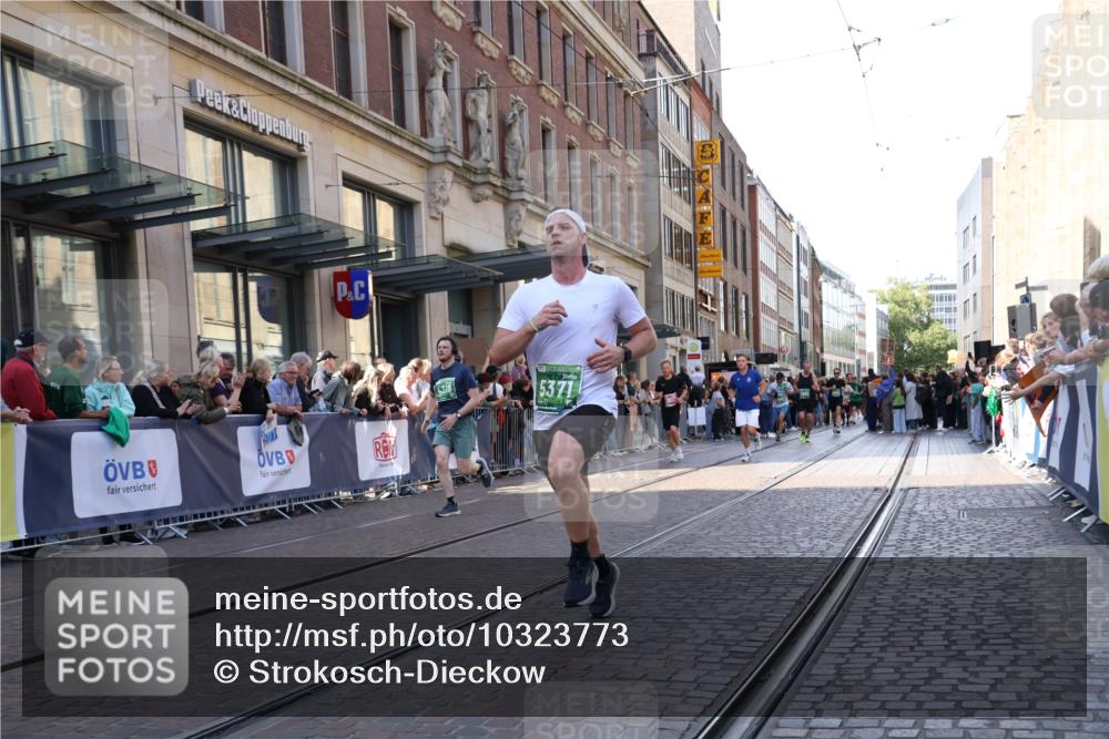 13.09.2026 - 21. swb-Marathon Bremen Strokosch-Dieckow http://msf.ph/oto/10323773 13.09.2026 13:19:07 Ziel 189, 666, 926, 1232, 1535, 1599, 2423, 2535, 3182, 3508, 4319, 4455, 4977, 4978, 5172, 5371, 6008, 6633, 7140, 7268, 7754, 7945, 8153, 9552, 9638, 9805, 13163, 307, 2007, 2390, 4819, 4857, 4916, 5172, 5277, 6137, 6310, 7104, 7154, 7602, 7647, 7686, 7791, 9512, 13184 meine-sportfotos.de