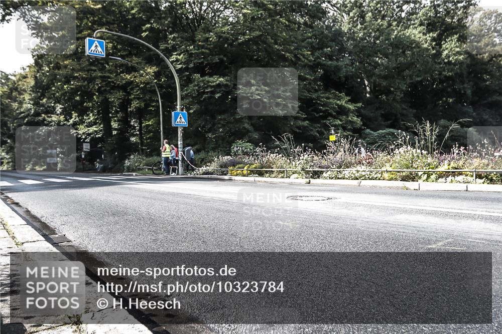 13.09.2026 - Stadtparktriathlon H.Heesch http://msf.ph/oto/10323784 13.09.2026 11:27:30 Radfahren 664, 718 meine-sportfotos.de