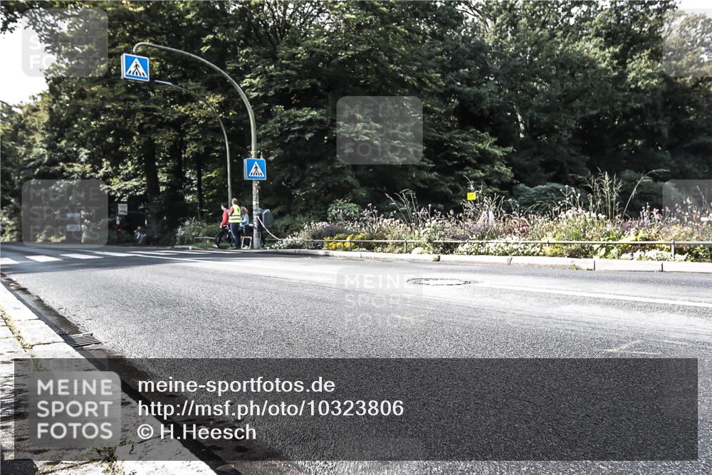 13.09.2026 - Stadtparktriathlon H.Heesch http://msf.ph/oto/10323806 13.09.2026 11:27:31 Radfahren 647, 664 meine-sportfotos.de