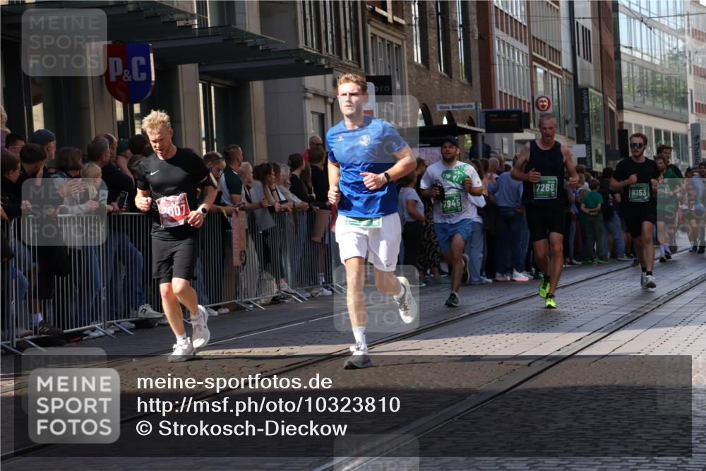 13.09.2026 - 21. swb-Marathon Bremen Strokosch-Dieckow http://msf.ph/oto/10323810 13.09.2026 13:19:09 Ziel 189, 666, 926, 1232, 1535, 1599, 2423, 2535, 3182, 3508, 4319, 4455, 4977, 4978, 5371, 6008, 6633, 7140, 7268, 7754, 7945, 8153, 8185, 9552, 9638, 9805, 13163, 189, 307, 666, 2007, 2390, 4819, 4857, 4916, 5172, 5277, 6137, 6310, 7154, 7602, 7647, 7686, 7791, 9512, 13184 meine-sportfotos.de