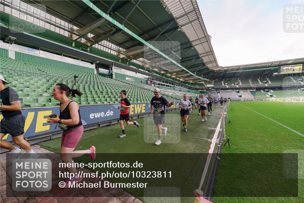 13.09.2026 - 21. swb-Marathon Bremen Michael Burmester http://msf.ph/oto/10323811 13.09.2026 13:26:01 Laufen im Stadion 202, 213, 294, 390, 505, 530, 543, 645, 815, 818, 833, 966, 1077, 1283, 1410, 1443, 1459, 1473, 1487, 1491, 1504, 1515, 1530, 1561, 1618, 1744, 1828, 1830, 1953, 2058, 2059, 2267, 2271, 2273, 2298, 2308, 2309, 2354, 2382, 2384, 2428, 2497, 2506, 2508, 2554, 2558, 2576, 2582, 2591, 2592, 2644, 2656, 2675, 2752, 2762, 2817, 2833, 2878, 2896, 2965, 2970, 2981, 3005, 3047, 3062, 3084, 3097, 3142, 3172, 3211, 3259, 3306, 3329, 3359, 3390, 3433, 3629 meine-sportfotos.de