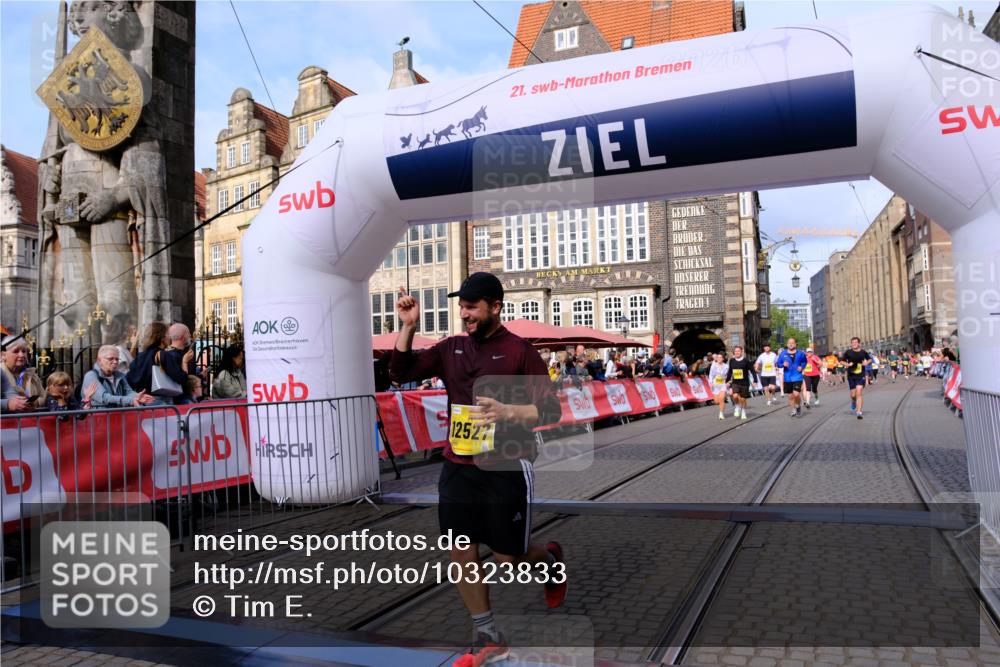 13.09.2026 - 21. swb-Marathon Bremen Tim E. http://msf.ph/oto/10323833 13.09.2026 10:59:55 Ziel 10147, 10355, 10669, 10745, 10922, 10928, 10929, 11151, 11194, 11207, 11419, 11501, 11519, 11594, 12138, 12295, 12480, 12481, 12527 meine-sportfotos.de