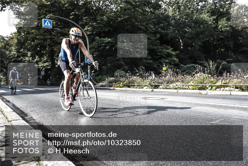 13.09.2026 - Stadtparktriathlon H.Heesch http://msf.ph/oto/10323850 13.09.2026 11:27:33 Radfahren 647, 812 meine-sportfotos.de
