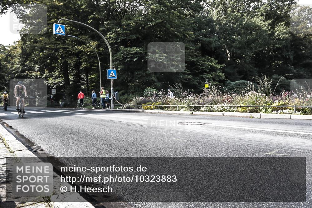 13.09.2026 - Stadtparktriathlon H.Heesch http://msf.ph/oto/10323883 13.09.2026 11:27:35 Radfahren 597, 612, 647, 812 meine-sportfotos.de