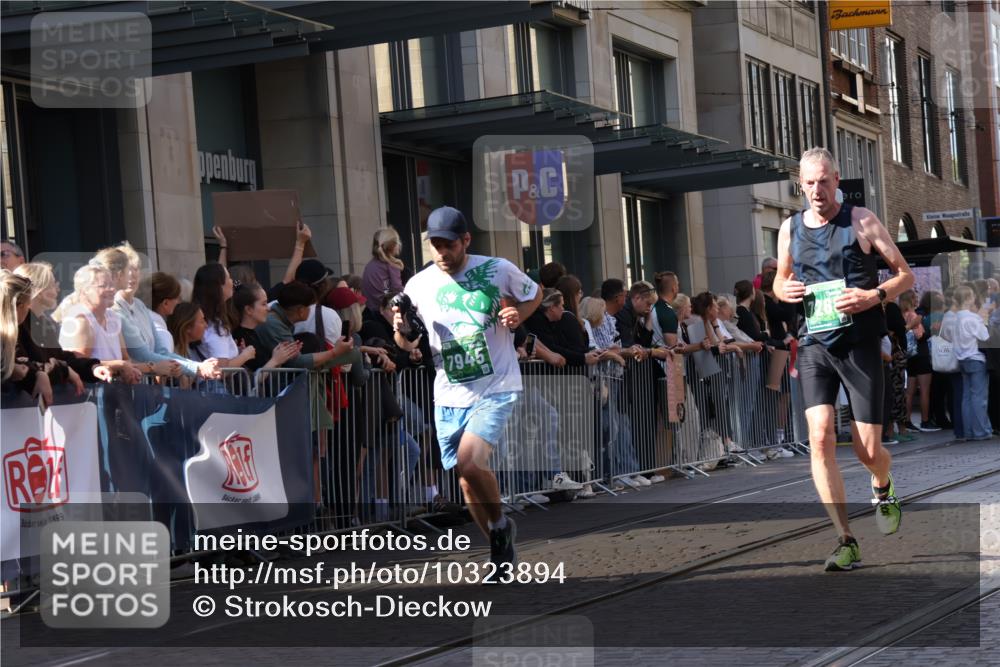 13.09.2026 - 21. swb-Marathon Bremen Strokosch-Dieckow http://msf.ph/oto/10323894 13.09.2026 13:19:12 Ziel 926, 1010, 1232, 1468, 1535, 2423, 3182, 3508, 4319, 4455, 4977, 4978, 5371, 6008, 7037, 7140, 7268, 7754, 7945, 8153, 8185, 9552, 9638, 9805, 13163, 189, 307, 666, 1599, 2007, 2390, 2535, 3508, 4819, 4857, 4916, 5172, 5277, 6137, 6310, 6633, 7154, 7647, 7686, 7791, 9512, 9805, 13184 meine-sportfotos.de