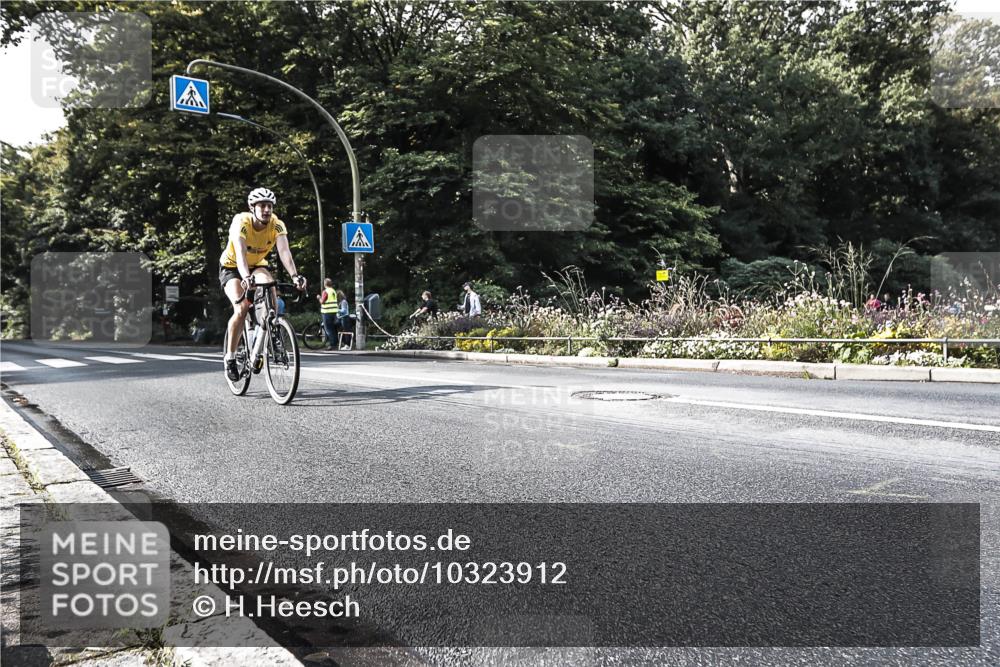 13.09.2026 - Stadtparktriathlon H.Heesch http://msf.ph/oto/10323912 13.09.2026 11:27:37 Radfahren 597, 612, 647, 812 meine-sportfotos.de