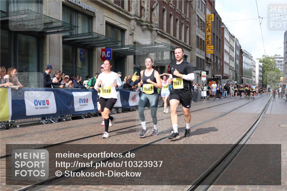 13.09.2026 - 21. swb-Marathon Bremen Strokosch-Dieckow http://msf.ph/oto/10323937 13.09.2026 11:00:01 Ziel 10144, 10677, 10801, 10810, 11016, 11045, 11126, 11129, 11524, 11525, 11547, 11587, 11588, 11589, 11623, 11907, 12018, 12105, 12106, 12190, 12291, 12352, 12394, 12530, 12531, 10175, 10236, 10355, 10669, 10691, 10758, 10867, 10928, 10929, 11054, 11056, 11071, 11089, 11158, 11159, 11160, 11194, 11250, 11259, 11419, 11427, 11445, 11453, 11501, 11524, 11525, 11528, 11637, 11803, 11879, 11904, 12123, 12138, 12238, 12239, 12242, 12243, 12274 meine-sportfotos.de