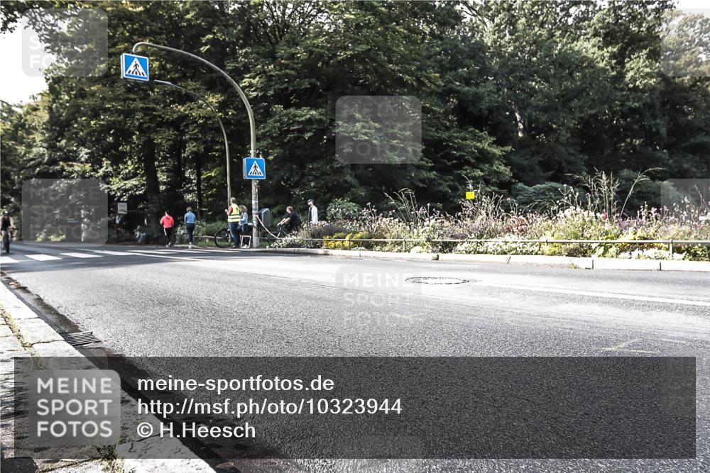 13.09.2026 - Stadtparktriathlon H.Heesch http://msf.ph/oto/10323944 13.09.2026 11:27:38 Radfahren 597, 612, 721, 812 meine-sportfotos.de