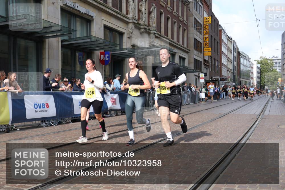13.09.2026 - 21. swb-Marathon Bremen Strokosch-Dieckow http://msf.ph/oto/10323958 13.09.2026 11:00:01 Ziel 10144, 10677, 10801, 10810, 11016, 11045, 11126, 11129, 11524, 11525, 11547, 11587, 11588, 11589, 11623, 11907, 12018, 12105, 12106, 12190, 12291, 12352, 12394, 12530, 12531, 10175, 10236, 10355, 10669, 10691, 10758, 10867, 10928, 10929, 11054, 11056, 11071, 11089, 11158, 11159, 11160, 11194, 11250, 11259, 11419, 11427, 11445, 11453, 11501, 11524, 11525, 11528, 11637, 11803, 11879, 11904, 12123, 12138, 12238, 12239, 12242, 12243, 12274 meine-sportfotos.de