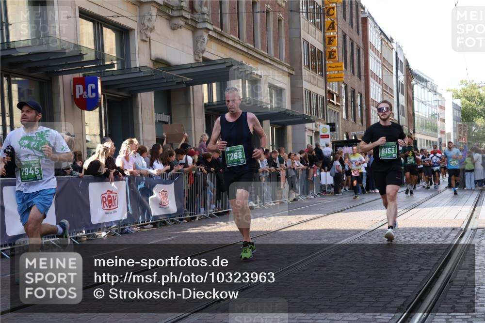 13.09.2026 - 21. swb-Marathon Bremen Strokosch-Dieckow http://msf.ph/oto/10323963 13.09.2026 13:19:13 Ziel 161, 461, 926, 1010, 1232, 1281, 1468, 1535, 1642, 2423, 3182, 4319, 4455, 4977, 4978, 5371, 6008, 7037, 7140, 7268, 7754, 7945, 8153, 8185, 9552, 9638, 9984, 13163, 189, 307, 666, 1599, 2007, 2390, 2535, 3508, 4819, 4857, 4916, 5172, 6008, 6137, 6310, 6633, 7154, 7647, 7686, 7791, 9512, 9805, 13184 meine-sportfotos.de