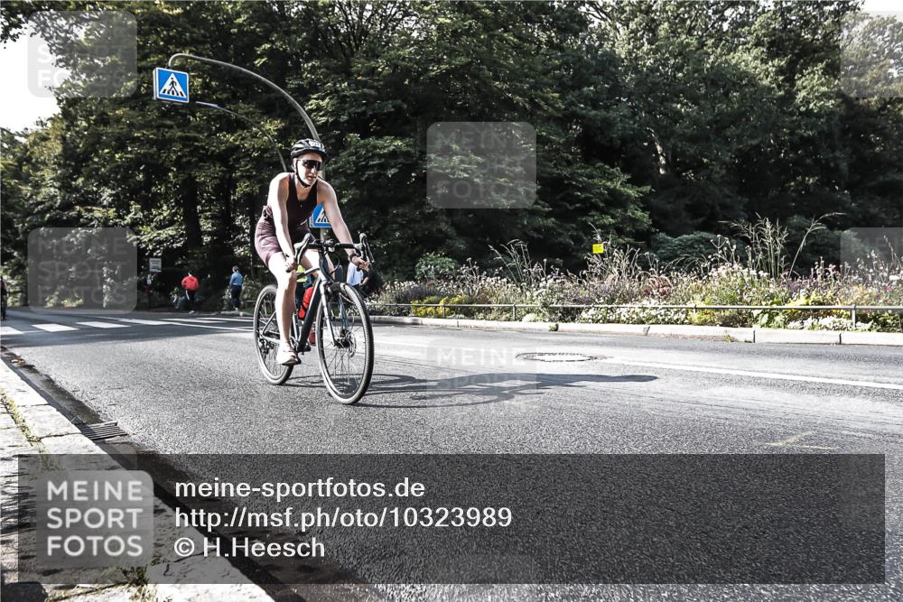 13.09.2026 - Stadtparktriathlon H.Heesch http://msf.ph/oto/10323989 13.09.2026 11:27:41 Radfahren 597, 709, 721 meine-sportfotos.de