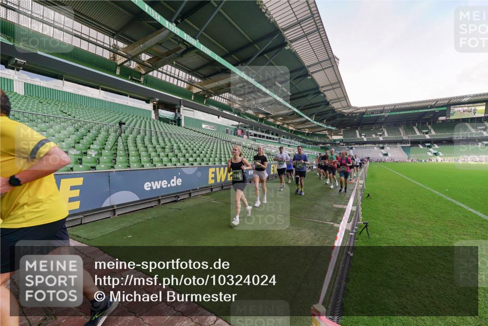 13.09.2026 - 21. swb-Marathon Bremen Michael Burmester http://msf.ph/oto/10324024 13.09.2026 13:26:24 Laufen im Stadion 186, 202, 213, 364, 390, 530, 543, 645, 815, 818, 833, 966, 1077, 1283, 1410, 1443, 1459, 1473, 1487, 1504, 1530, 1561, 1618, 1700, 1744, 1828, 1830, 1953, 2058, 2059, 2271, 2273, 2298, 2308, 2309, 2354, 2382, 2384, 2388, 2404, 2428, 2506, 2507, 2508, 2542, 2558, 2576, 2582, 2591, 2592, 2656, 2675, 2748, 2752, 2762, 2817, 2833, 2878, 2896, 2965, 2970, 2981, 3005, 3047, 3050, 3062, 3084, 3097, 3142, 3172, 3259, 3329, 3359, 3390, 3433, 3540, 3629, 3756 meine-sportfotos.de