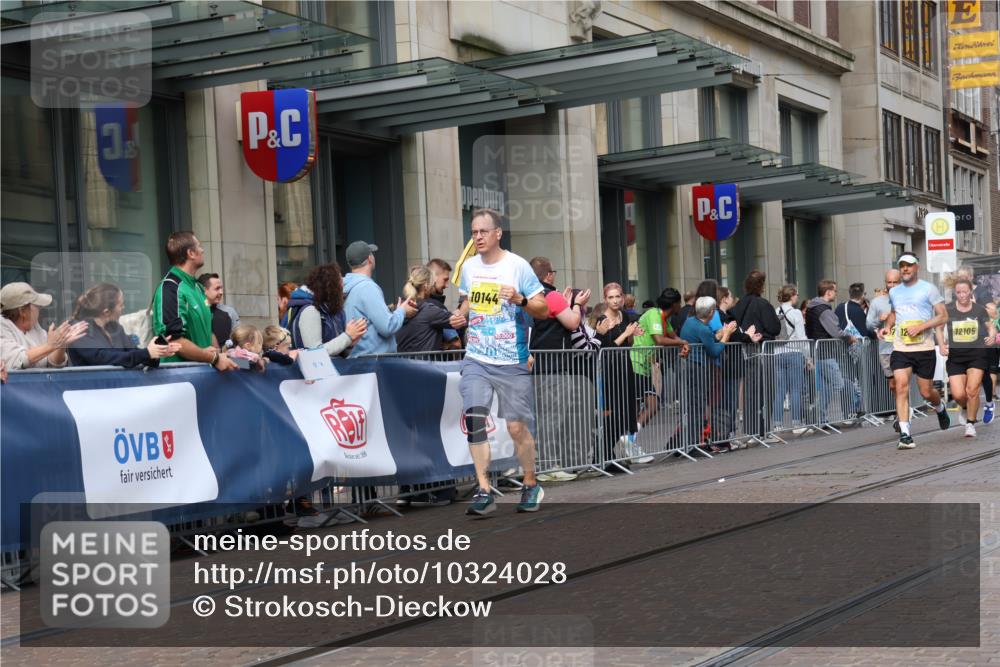 13.09.2026 - 21. swb-Marathon Bremen Strokosch-Dieckow http://msf.ph/oto/10324028 13.09.2026 11:00:08 Ziel 10144, 10272, 10275, 10369, 10677, 10801, 10810, 11016, 11045, 11126, 11129, 11180, 11547, 11623, 11687, 11708, 11769, 11838, 12018, 12105, 12106, 12190, 12291, 12394, 12530, 12531, 10175, 10236, 10691, 10758, 10867, 11054, 11056, 11071, 11089, 11158, 11159, 11160, 11250, 11259, 11427, 11445, 11453, 11524, 11525, 11528, 11587, 11588, 11589, 11637, 11803, 11879, 11904, 11907, 12123, 12238, 12239, 12242, 12243, 12274, 12352 meine-sportfotos.de