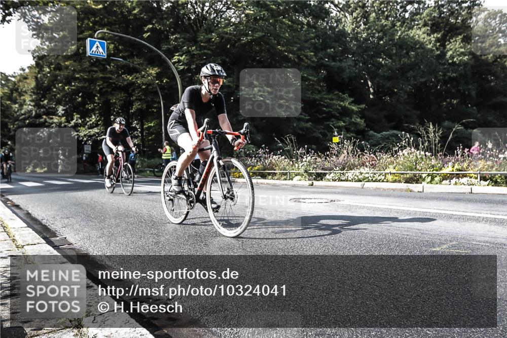 13.09.2026 - Stadtparktriathlon H.Heesch http://msf.ph/oto/10324041 13.09.2026 11:27:45 Radfahren 709, 786, 808, 817 meine-sportfotos.de