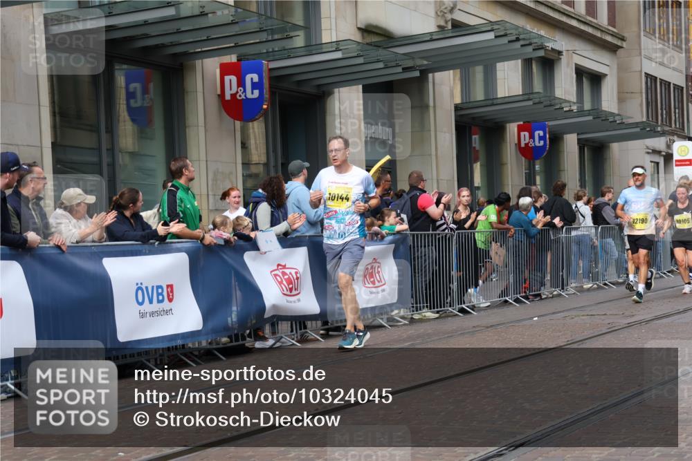13.09.2026 - 21. swb-Marathon Bremen Strokosch-Dieckow http://msf.ph/oto/10324045 13.09.2026 11:00:08 Ziel 10144, 10272, 10275, 10369, 10677, 10801, 10810, 11016, 11045, 11126, 11129, 11180, 11547, 11623, 11687, 11708, 11769, 11838, 12018, 12105, 12106, 12190, 12291, 12394, 12530, 12531, 10175, 10236, 10691, 10758, 10867, 11054, 11056, 11071, 11089, 11158, 11159, 11160, 11250, 11259, 11427, 11445, 11453, 11524, 11525, 11528, 11587, 11588, 11589, 11637, 11803, 11879, 11904, 11907, 12123, 12238, 12239, 12242, 12243, 12274, 12352 meine-sportfotos.de