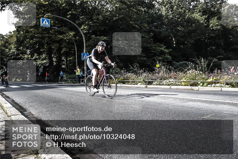 13.09.2026 - Stadtparktriathlon H.Heesch http://msf.ph/oto/10324048 13.09.2026 11:27:45 Radfahren 709, 786, 808, 817 meine-sportfotos.de