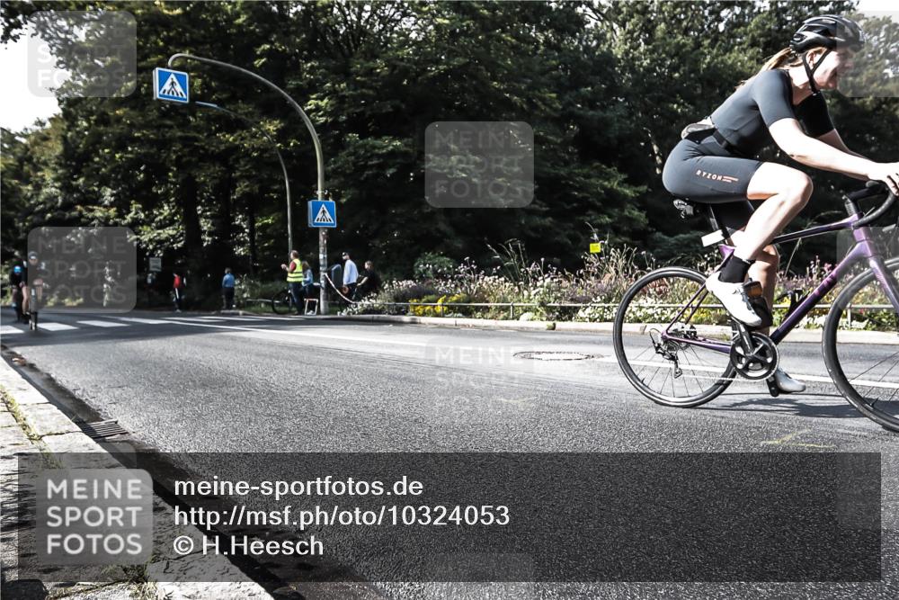 13.09.2026 - Stadtparktriathlon H.Heesch http://msf.ph/oto/10324053 13.09.2026 11:27:45 Radfahren 709, 786, 808, 817 meine-sportfotos.de