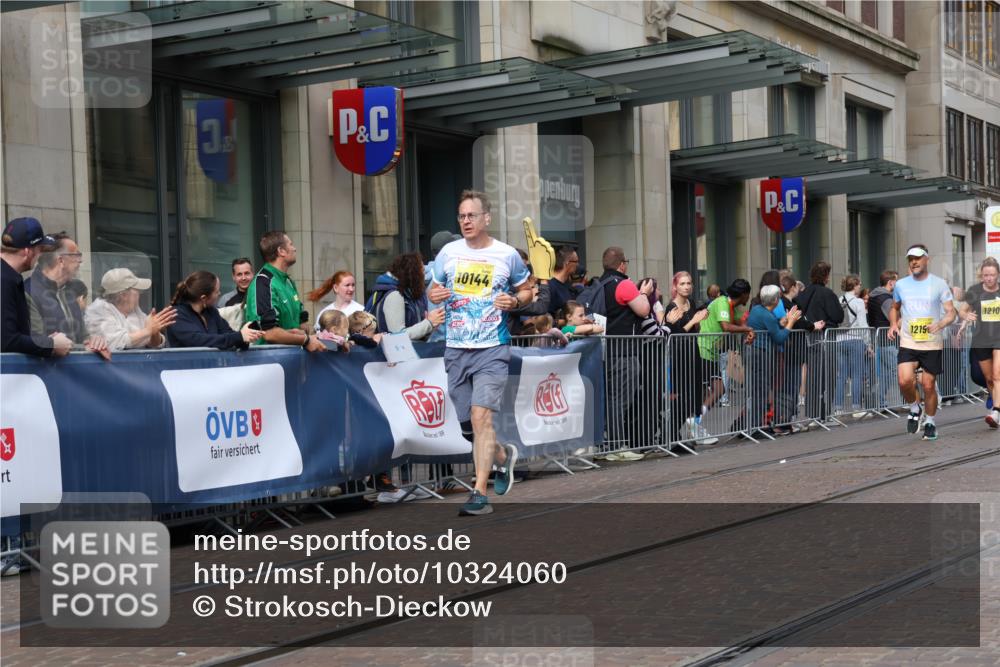 13.09.2026 - 21. swb-Marathon Bremen Strokosch-Dieckow http://msf.ph/oto/10324060 13.09.2026 11:00:09 Ziel 10144, 10272, 10275, 10369, 10677, 10801, 10810, 11016, 11045, 11126, 11129, 11180, 11547, 11623, 11687, 11708, 11769, 11838, 12018, 12105, 12106, 12190, 12291, 12394, 12530, 12531, 10175, 10236, 10691, 10758, 10867, 11054, 11071, 11158, 11159, 11160, 11250, 11259, 11427, 11445, 11453, 11524, 11525, 11528, 11587, 11588, 11589, 11637, 11879, 11904, 11907, 12123, 12238, 12239, 12242, 12243, 12274, 12352 meine-sportfotos.de