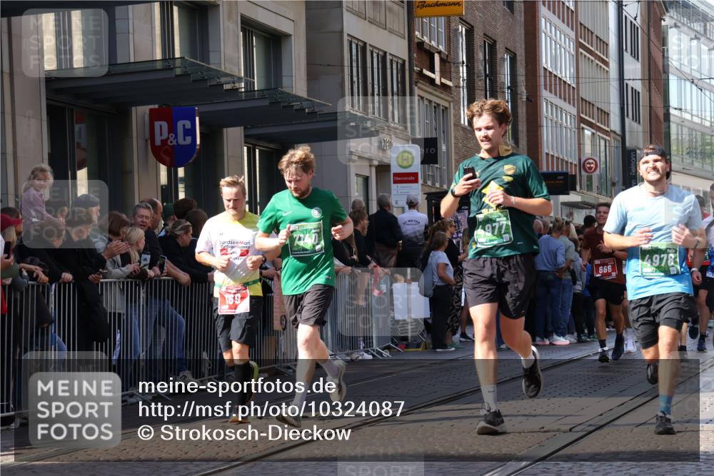 13.09.2026 - 21. swb-Marathon Bremen Strokosch-Dieckow http://msf.ph/oto/10324087 13.09.2026 13:19:17 Ziel 161, 461, 926, 1010, 1232, 1281, 1468, 1535, 1642, 2870, 2906, 3966, 4319, 4455, 4479, 4480, 4977, 4978, 5371, 7037, 7140, 7268, 7655, 7945, 8153, 8185, 9359, 9984, 13163, 189, 666, 1599, 2007, 2390, 2423, 2535, 3182, 3508, 4819, 4857, 5172, 6008, 6137, 6310, 6633, 7154, 7647, 7686, 7754, 7791, 9512, 9552, 9638, 9805, 13184 meine-sportfotos.de