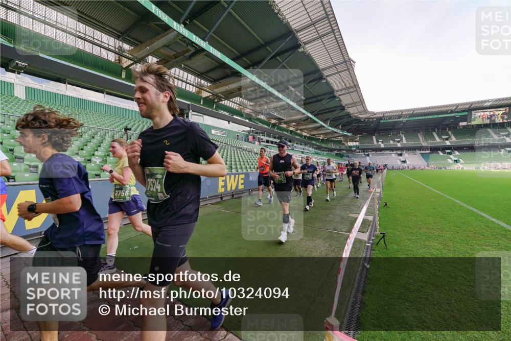 13.09.2026 - 21. swb-Marathon Bremen Michael Burmester http://msf.ph/oto/10324094 13.09.2026 13:26:33 Laufen im Stadion 186, 202, 364, 390, 530, 543, 645, 815, 818, 833, 966, 1077, 1283, 1410, 1412, 1443, 1459, 1473, 1487, 1504, 1530, 1561, 1618, 1700, 1744, 1828, 1830, 1953, 1961, 2058, 2059, 2273, 2298, 2308, 2309, 2354, 2382, 2384, 2388, 2404, 2428, 2507, 2508, 2542, 2558, 2576, 2582, 2591, 2592, 2656, 2675, 2725, 2748, 2752, 2762, 2817, 2875, 2878, 2896, 2923, 2965, 2970, 2981, 3045, 3047, 3050, 3062, 3084, 3097, 3142, 3172, 3184, 3259, 3329, 3359, 3433, 3540, 3592, 3629, 3756 meine-sportfotos.de