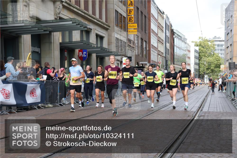 13.09.2026 - 21. swb-Marathon Bremen Strokosch-Dieckow http://msf.ph/oto/10324111 13.09.2026 11:00:10 Ziel 10144, 10272, 10275, 10306, 10369, 10677, 10801, 10810, 11016, 11045, 11126, 11129, 11162, 11180, 11547, 11623, 11687, 11708, 11769, 11838, 12018, 12105, 12106, 12190, 12291, 12394, 12430, 12530, 12531, 10175, 10691, 10758, 10867, 11016, 11054, 11071, 11158, 11159, 11160, 11250, 11259, 11427, 11445, 11453, 11524, 11525, 11528, 11587, 11588, 11589, 11637, 11879, 11904, 11907, 12123, 12238, 12239, 12242, 12243, 12274, 12352 meine-sportfotos.de