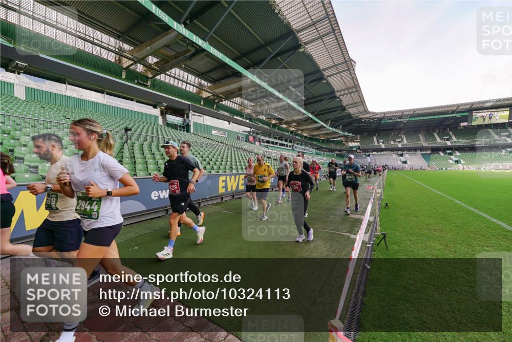 13.09.2026 - 21. swb-Marathon Bremen Michael Burmester http://msf.ph/oto/10324113 13.09.2026 13:26:36 Laufen im Stadion 186, 202, 364, 390, 530, 543, 645, 815, 818, 833, 966, 1077, 1283, 1410, 1412, 1443, 1459, 1473, 1487, 1504, 1530, 1561, 1608, 1618, 1700, 1744, 1828, 1953, 1961, 2058, 2059, 2273, 2298, 2308, 2309, 2354, 2382, 2384, 2388, 2404, 2428, 2507, 2508, 2542, 2558, 2576, 2582, 2591, 2592, 2656, 2675, 2725, 2748, 2752, 2762, 2817, 2875, 2878, 2896, 2923, 2965, 2970, 2981, 3045, 3047, 3050, 3062, 3073, 3084, 3097, 3142, 3172, 3184, 3259, 3329, 3359, 3433, 3540, 3592, 3629, 3756 meine-sportfotos.de