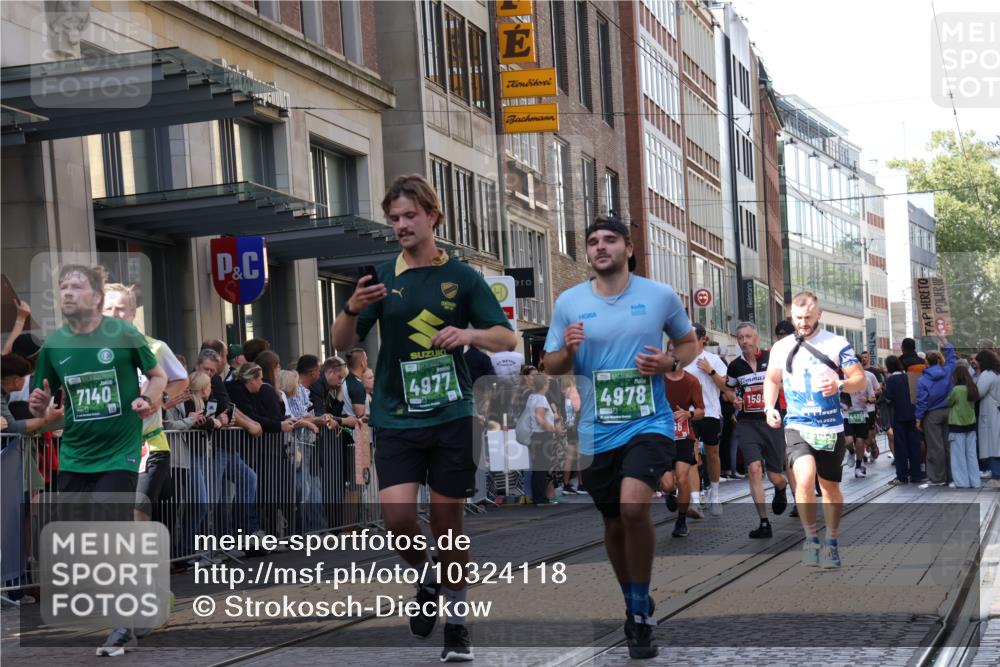 13.09.2026 - 21. swb-Marathon Bremen Strokosch-Dieckow http://msf.ph/oto/10324118 13.09.2026 13:19:18 Ziel 161, 461, 926, 1010, 1232, 1281, 1468, 1535, 1642, 2870, 2906, 3966, 4319, 4455, 4479, 4480, 4977, 4978, 5371, 7037, 7140, 7268, 7655, 7945, 8153, 8185, 9359, 9984, 13163, 189, 666, 1599, 2007, 2390, 2423, 2535, 3182, 3508, 4819, 4857, 5172, 5371, 6008, 6137, 6310, 6633, 7154, 7647, 7686, 7754, 9512, 9552, 9638, 9805, 13184 meine-sportfotos.de