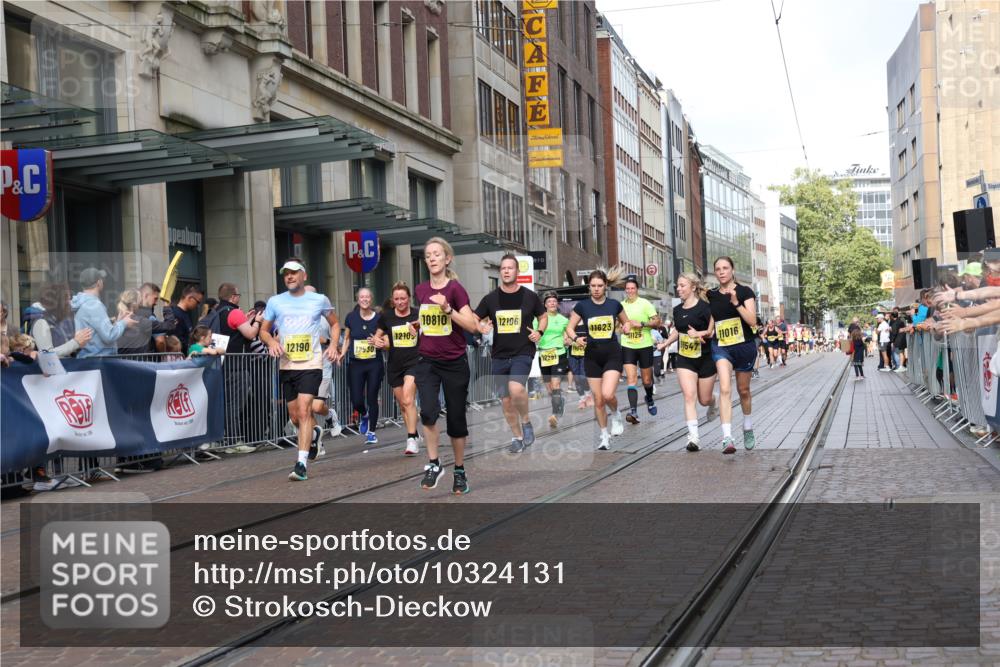 13.09.2026 - 21. swb-Marathon Bremen Strokosch-Dieckow http://msf.ph/oto/10324131 13.09.2026 11:00:11 Ziel 10144, 10263, 10272, 10275, 10306, 10369, 10677, 10801, 10810, 11045, 11126, 11129, 11162, 11180, 11547, 11623, 11687, 11708, 11769, 11838, 12018, 12105, 12106, 12190, 12291, 12394, 12430, 12530, 12531, 10175, 10691, 10758, 10867, 11016, 11071, 11158, 11159, 11160, 11250, 11259, 11427, 11445, 11453, 11524, 11525, 11528, 11587, 11588, 11589, 11637, 11879, 11904, 11907, 12123, 12238, 12239, 12274, 12352 meine-sportfotos.de
