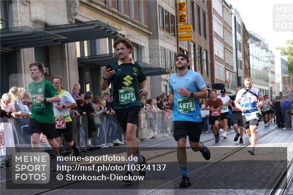 13.09.2026 - 21. swb-Marathon Bremen Strokosch-Dieckow http://msf.ph/oto/10324137 13.09.2026 13:19:19 Ziel 161, 461, 926, 1010, 1232, 1281, 1468, 1535, 1642, 2870, 2906, 3966, 4101, 4319, 4455, 4479, 4480, 4977, 4978, 7037, 7140, 7268, 7655, 7945, 8153, 8185, 9359, 9984, 13163, 189, 666, 1599, 2007, 2390, 2423, 2535, 3182, 3508, 4319, 4819, 4857, 5172, 5371, 6008, 6137, 6310, 6633, 7154, 7647, 7686, 7754, 9512, 9552, 9638, 9805, 13184 meine-sportfotos.de