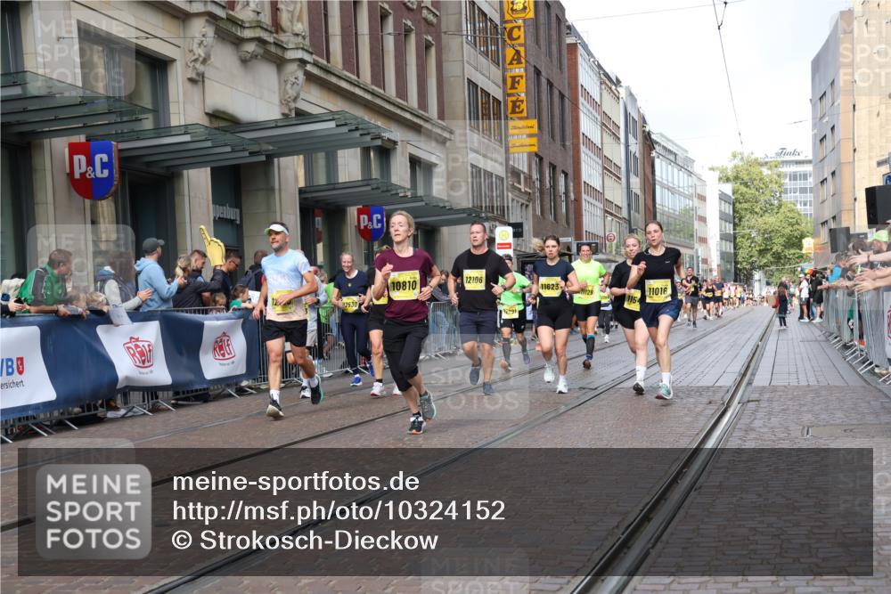 13.09.2026 - 21. swb-Marathon Bremen Strokosch-Dieckow http://msf.ph/oto/10324152 13.09.2026 11:00:11 Ziel 10144, 10263, 10272, 10275, 10306, 10369, 10677, 10801, 10810, 11045, 11126, 11129, 11162, 11180, 11547, 11623, 11687, 11708, 11769, 11838, 12018, 12105, 12106, 12190, 12291, 12394, 12430, 12530, 12531, 10175, 10691, 10758, 10867, 11016, 11071, 11158, 11159, 11160, 11250, 11259, 11427, 11445, 11453, 11524, 11525, 11528, 11587, 11588, 11589, 11637, 11879, 11904, 11907, 12123, 12238, 12239, 12274, 12352 meine-sportfotos.de