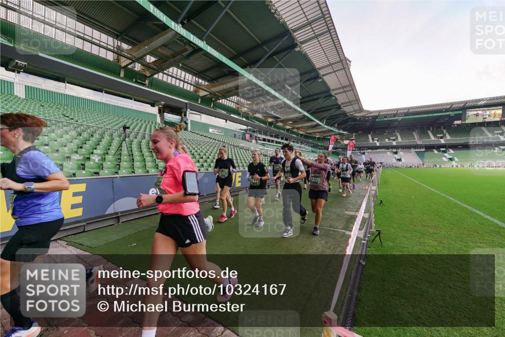 13.09.2026 - 21. swb-Marathon Bremen Michael Burmester http://msf.ph/oto/10324167 13.09.2026 13:26:48 Laufen im Stadion 186, 202, 357, 364, 390, 530, 543, 597, 645, 833, 966, 1077, 1283, 1410, 1412, 1443, 1459, 1473, 1487, 1530, 1608, 1618, 1700, 1744, 1769, 1828, 1953, 1961, 2058, 2273, 2298, 2308, 2309, 2382, 2384, 2388, 2404, 2428, 2507, 2508, 2542, 2558, 2576, 2582, 2592, 2656, 2675, 2725, 2748, 2762, 2817, 2875, 2876, 2923, 2965, 2970, 2981, 3045, 3047, 3050, 3062, 3073, 3084, 3097, 3172, 3184, 3219, 3359, 3433, 3540, 3592, 3629, 3756, 3907, 3978 meine-sportfotos.de