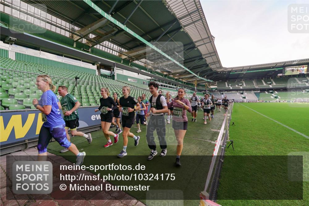 13.09.2026 - 21. swb-Marathon Bremen Michael Burmester http://msf.ph/oto/10324175 13.09.2026 13:26:48 Laufen im Stadion 186, 202, 357, 364, 390, 530, 543, 597, 645, 833, 966, 1077, 1283, 1410, 1412, 1443, 1459, 1473, 1487, 1530, 1608, 1618, 1700, 1744, 1769, 1828, 1953, 1961, 2058, 2273, 2298, 2308, 2309, 2382, 2384, 2388, 2404, 2428, 2507, 2508, 2542, 2558, 2576, 2582, 2592, 2656, 2675, 2725, 2748, 2762, 2817, 2875, 2876, 2923, 2965, 2970, 2981, 3045, 3047, 3050, 3062, 3073, 3084, 3097, 3172, 3184, 3219, 3359, 3433, 3540, 3592, 3629, 3756, 3907, 3978 meine-sportfotos.de