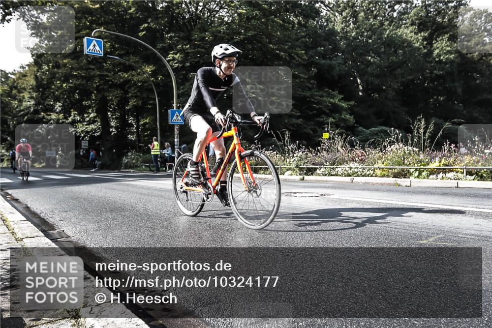 13.09.2026 - Stadtparktriathlon H.Heesch http://msf.ph/oto/10324177 13.09.2026 11:27:54 Radfahren 633, 641, 702, 706, 716, 731 meine-sportfotos.de