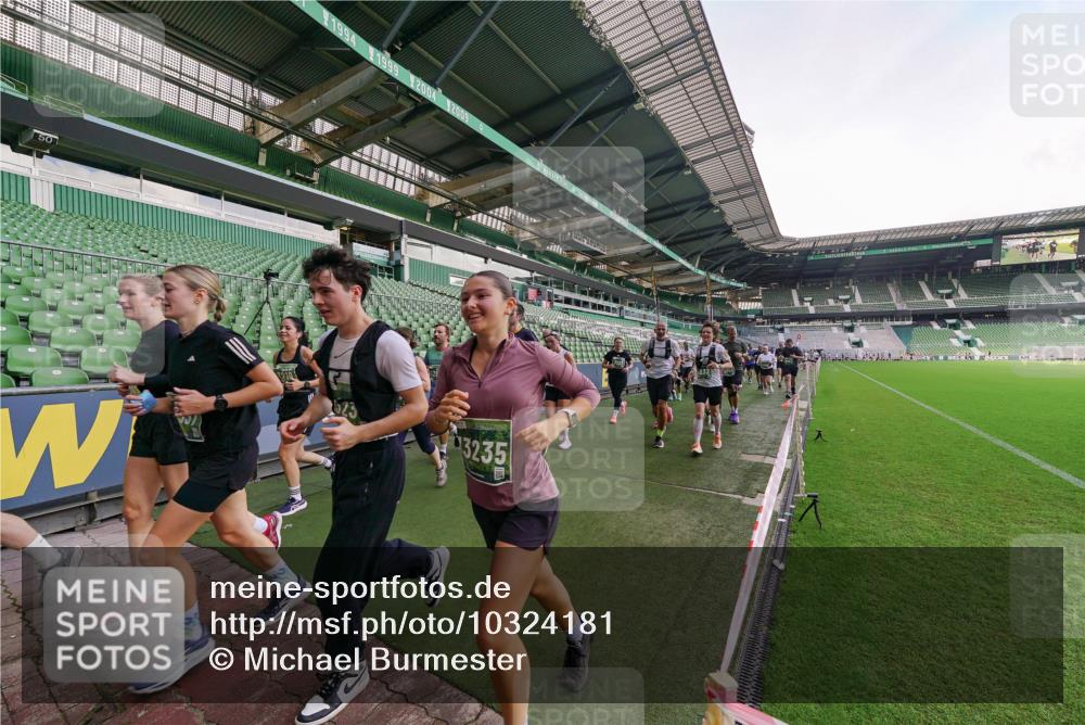 13.09.2026 - 21. swb-Marathon Bremen Michael Burmester http://msf.ph/oto/10324181 13.09.2026 13:26:49 Laufen im Stadion 186, 202, 357, 364, 390, 530, 543, 597, 645, 833, 966, 1077, 1283, 1410, 1412, 1443, 1459, 1473, 1487, 1530, 1608, 1618, 1700, 1744, 1769, 1828, 1953, 1961, 2058, 2273, 2298, 2308, 2309, 2382, 2384, 2388, 2404, 2428, 2507, 2508, 2542, 2558, 2576, 2582, 2592, 2656, 2675, 2725, 2748, 2762, 2817, 2875, 2876, 2923, 2965, 2970, 2981, 3045, 3047, 3050, 3062, 3073, 3084, 3097, 3172, 3184, 3219, 3359, 3433, 3540, 3592, 3629, 3756, 3907, 3978 meine-sportfotos.de