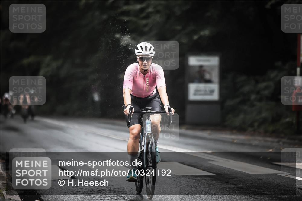 13.09.2026 - Stadtparktriathlon H.Heesch http://msf.ph/oto/10324192 13.09.2026 12:41:49 Radfahren 1058, 1085, 1145 meine-sportfotos.de