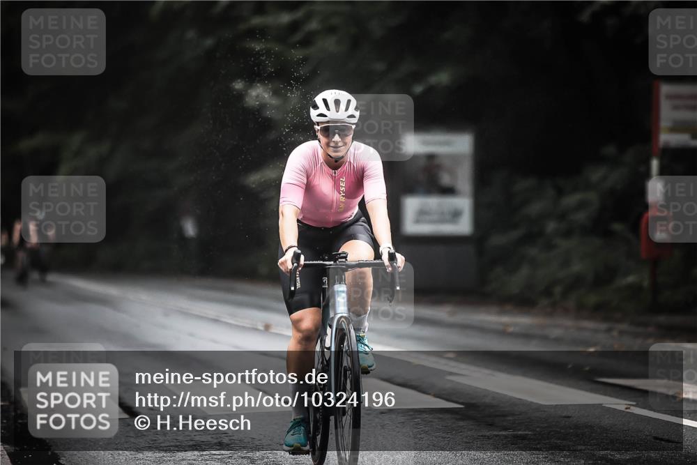 13.09.2026 - Stadtparktriathlon H.Heesch http://msf.ph/oto/10324196 13.09.2026 12:41:49 Radfahren 1058, 1085, 1145 meine-sportfotos.de