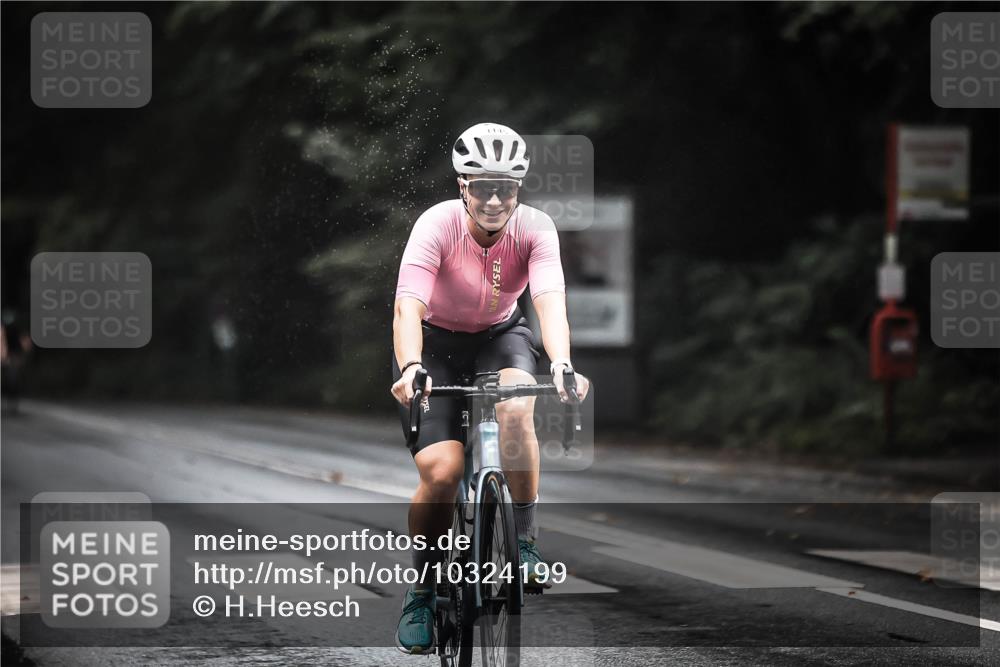 13.09.2026 - Stadtparktriathlon H.Heesch http://msf.ph/oto/10324199 13.09.2026 12:41:49 Radfahren 1058, 1085, 1145 meine-sportfotos.de