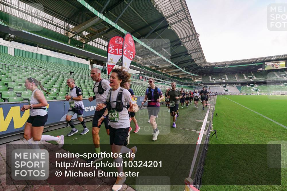 13.09.2026 - 21. swb-Marathon Bremen Michael Burmester http://msf.ph/oto/10324201 13.09.2026 13:26:51 Laufen im Stadion 186, 202, 357, 364, 390, 530, 543, 597, 645, 833, 966, 1077, 1283, 1410, 1412, 1443, 1459, 1473, 1487, 1530, 1608, 1618, 1700, 1744, 1769, 1828, 1953, 1961, 2058, 2273, 2298, 2308, 2309, 2382, 2384, 2388, 2404, 2428, 2507, 2508, 2542, 2558, 2576, 2582, 2592, 2656, 2675, 2725, 2748, 2762, 2817, 2875, 2876, 2923, 2965, 2970, 2981, 3045, 3047, 3050, 3062, 3073, 3084, 3097, 3172, 3184, 3219, 3359, 3433, 3540, 3592, 3629, 3756, 3907, 3978 meine-sportfotos.de