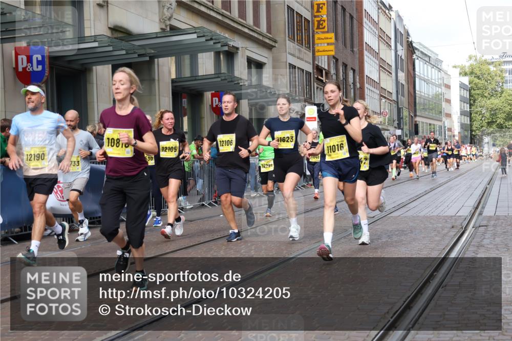 13.09.2026 - 21. swb-Marathon Bremen Strokosch-Dieckow http://msf.ph/oto/10324205 13.09.2026 11:00:12 Ziel 10144, 10263, 10272, 10275, 10306, 10369, 10677, 10801, 10810, 11045, 11126, 11129, 11162, 11180, 11547, 11556, 11623, 11687, 11708, 11769, 11838, 12018, 12105, 12106, 12190, 12291, 12394, 12430, 12530, 12531, 10175, 10691, 10758, 10867, 11016, 11071, 11158, 11159, 11160, 11250, 11259, 11427, 11445, 11453, 11524, 11525, 11528, 11587, 11588, 11589, 11637, 11879, 11904, 11907, 12123, 12190, 12238, 12239, 12274, 12352 meine-sportfotos.de