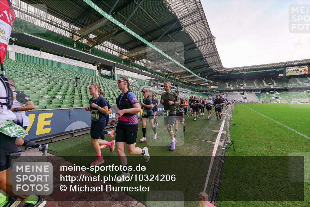 13.09.2026 - 21. swb-Marathon Bremen Michael Burmester http://msf.ph/oto/10324206 13.09.2026 13:26:51 Laufen im Stadion 186, 202, 357, 364, 390, 530, 543, 597, 645, 833, 966, 1077, 1283, 1410, 1412, 1443, 1459, 1473, 1487, 1530, 1608, 1618, 1700, 1744, 1769, 1828, 1953, 1961, 2058, 2273, 2298, 2308, 2309, 2382, 2384, 2388, 2404, 2428, 2507, 2508, 2542, 2558, 2576, 2582, 2592, 2656, 2675, 2725, 2748, 2762, 2817, 2875, 2876, 2923, 2965, 2970, 2981, 3045, 3047, 3050, 3062, 3073, 3084, 3097, 3172, 3184, 3219, 3359, 3433, 3540, 3592, 3629, 3756, 3907, 3978 meine-sportfotos.de