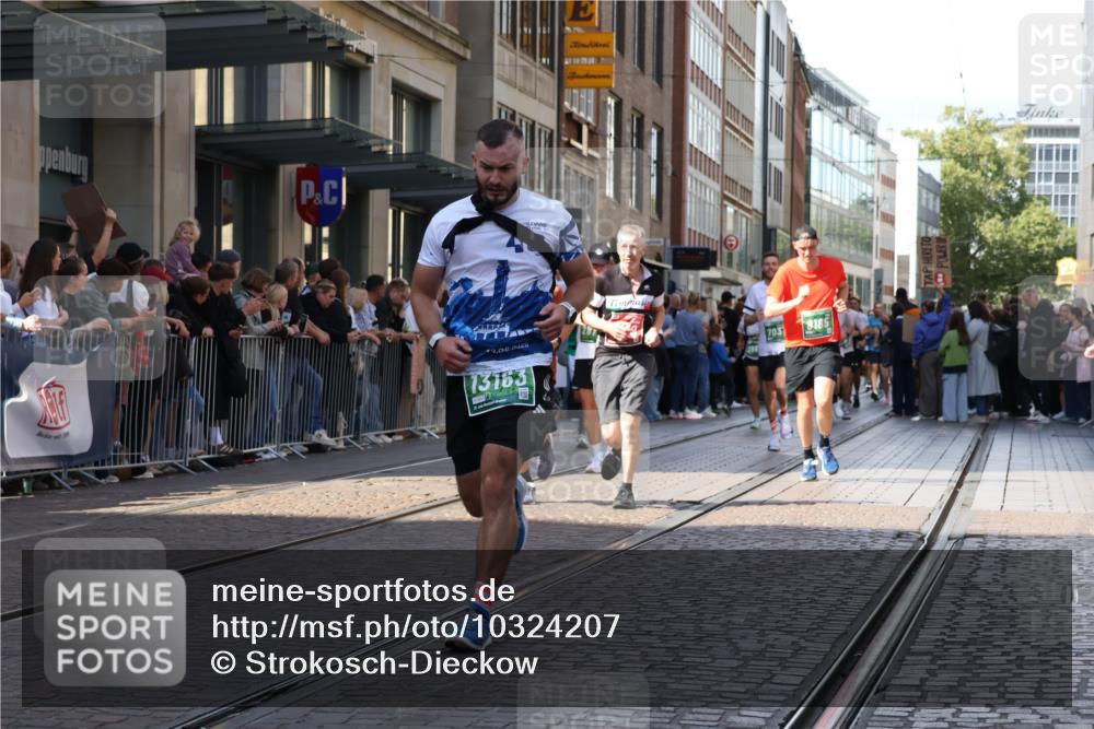 13.09.2026 - 21. swb-Marathon Bremen Strokosch-Dieckow http://msf.ph/oto/10324207 13.09.2026 13:19:21 Ziel 161, 461, 926, 1010, 1232, 1281, 1468, 1535, 1642, 2870, 2906, 3319, 3966, 4101, 4455, 4479, 4480, 4977, 4978, 7037, 7140, 7268, 7655, 7945, 8153, 8185, 9082, 9359, 9984, 13163, 189, 666, 1599, 2007, 2390, 2423, 2535, 3182, 3508, 4319, 4819, 4857, 5172, 5371, 6008, 6137, 6633, 7647, 7686, 7754, 9512, 9552, 9638, 9805 meine-sportfotos.de