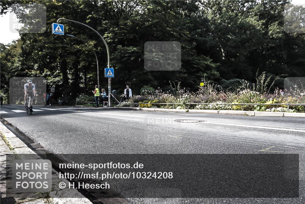 13.09.2026 - Stadtparktriathlon H.Heesch http://msf.ph/oto/10324208 13.09.2026 11:27:56 Radfahren 633, 706, 716, 731 meine-sportfotos.de