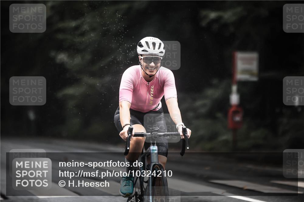 13.09.2026 - Stadtparktriathlon H.Heesch http://msf.ph/oto/10324210 13.09.2026 12:41:50 Radfahren 1058, 1145, 1147, 1234 meine-sportfotos.de