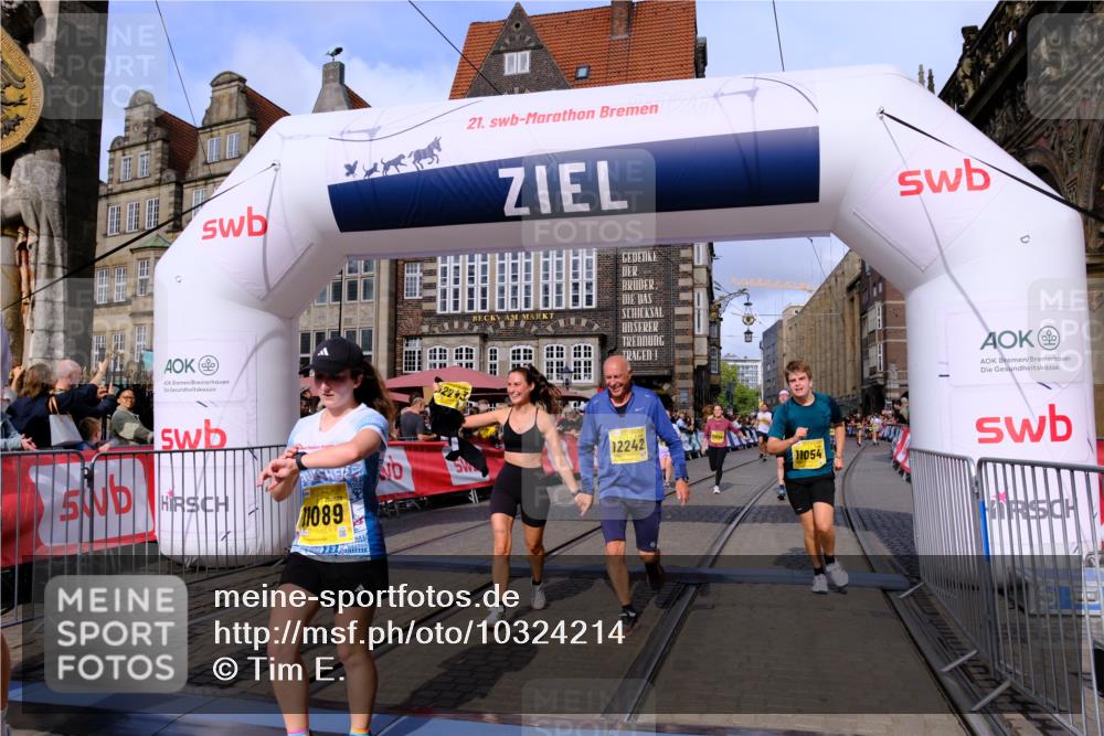 13.09.2026 - 21. swb-Marathon Bremen Tim E. http://msf.ph/oto/10324214 13.09.2026 11:00:06 Ziel 10175, 10236, 10355, 10669, 10691, 10867, 10928, 10929, 11054, 11056, 11089, 11194, 11419, 11427, 11501, 11637, 11803, 11879, 11904, 12138, 12238, 12239, 12242, 12243, 12388, 12480, 12527 meine-sportfotos.de