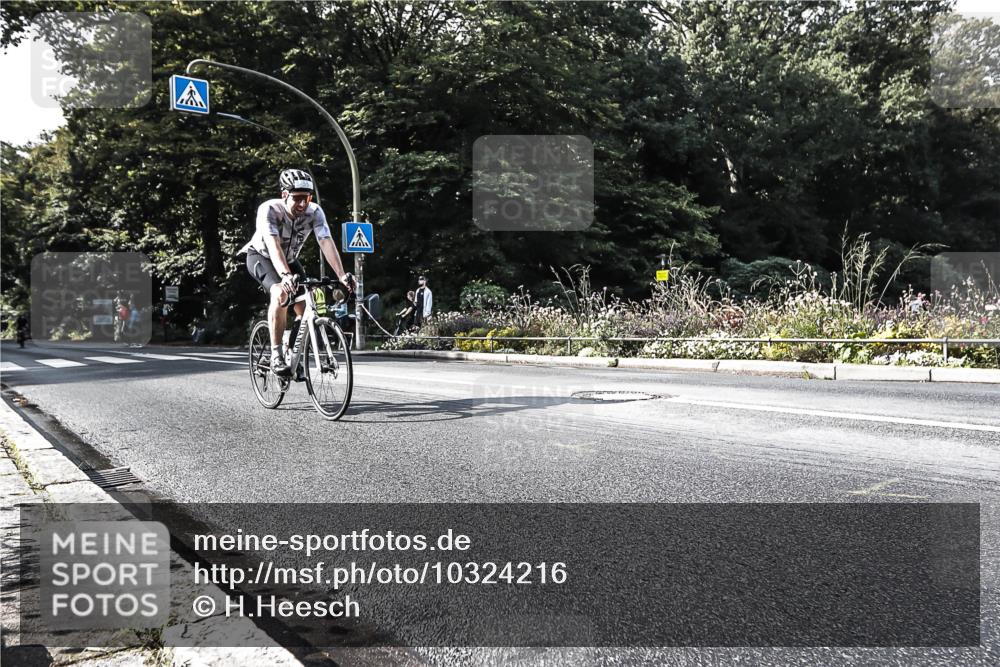 13.09.2026 - Stadtparktriathlon H.Heesch http://msf.ph/oto/10324216 13.09.2026 11:27:57 Radfahren 633, 706, 713, 731 meine-sportfotos.de