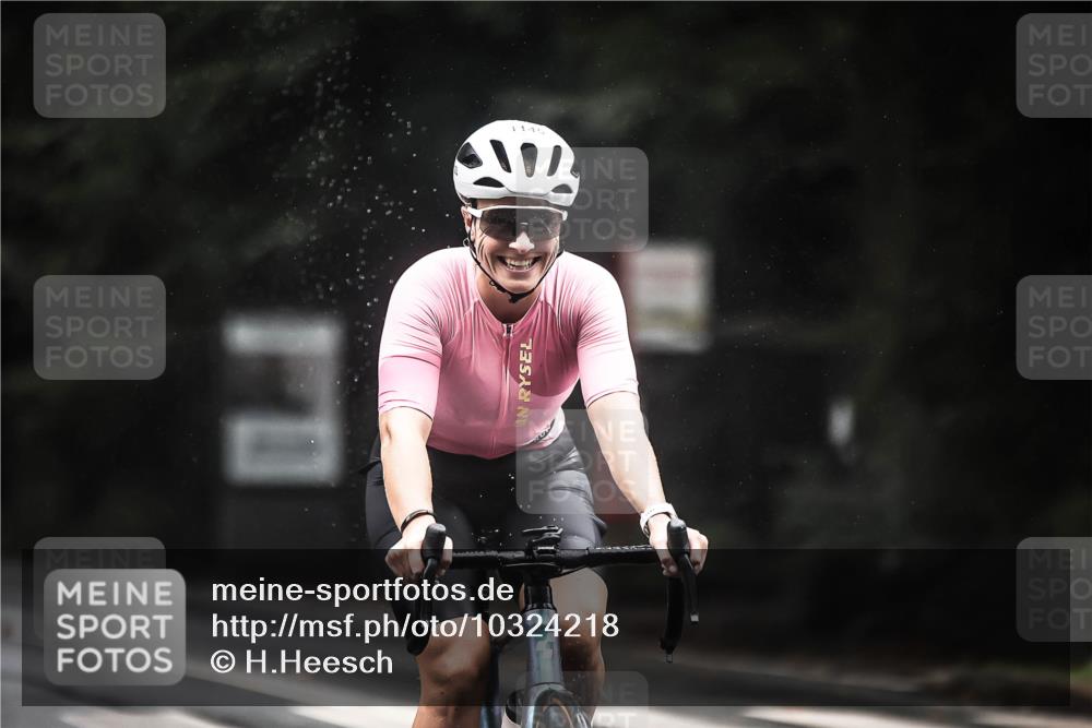 13.09.2026 - Stadtparktriathlon H.Heesch http://msf.ph/oto/10324218 13.09.2026 12:41:50 Radfahren 1058, 1145, 1147, 1234 meine-sportfotos.de
