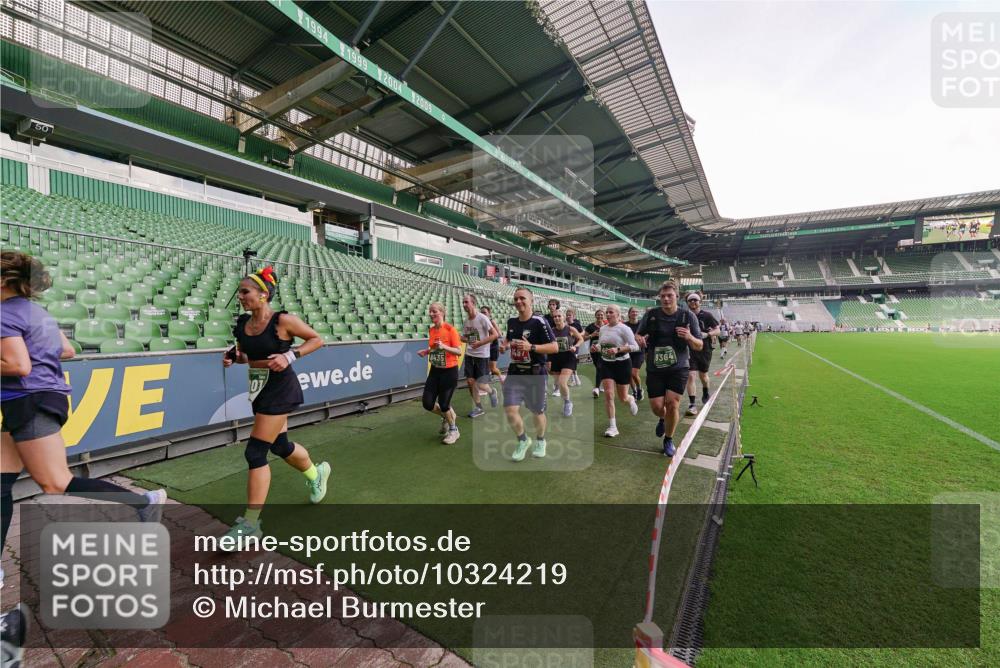 13.09.2026 - 21. swb-Marathon Bremen Michael Burmester http://msf.ph/oto/10324219 13.09.2026 13:26:53 Laufen im Stadion 186, 202, 357, 364, 390, 530, 543, 597, 645, 833, 966, 1077, 1283, 1410, 1412, 1443, 1459, 1473, 1487, 1530, 1608, 1618, 1700, 1744, 1769, 1828, 1953, 1961, 2058, 2273, 2298, 2308, 2309, 2382, 2384, 2388, 2404, 2428, 2507, 2508, 2542, 2558, 2576, 2582, 2592, 2656, 2675, 2725, 2748, 2762, 2817, 2875, 2876, 2923, 2965, 2970, 3045, 3047, 3050, 3062, 3073, 3084, 3097, 3172, 3184, 3219, 3359, 3433, 3540, 3592, 3629, 3756, 3885, 3907, 3978 meine-sportfotos.de