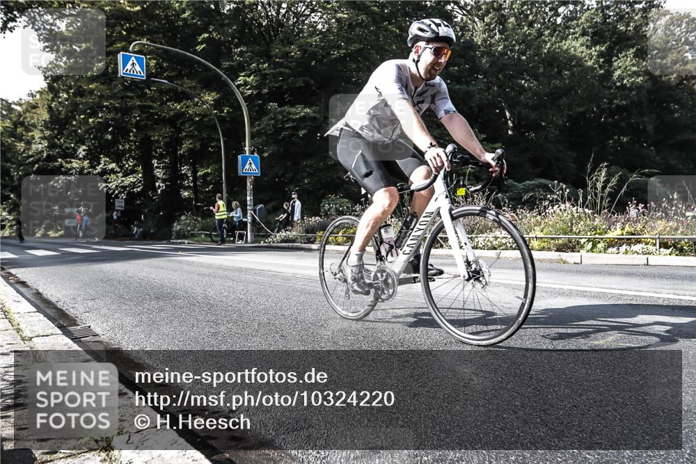 13.09.2026 - Stadtparktriathlon H.Heesch http://msf.ph/oto/10324220 13.09.2026 11:27:57 Radfahren 633, 706, 713, 731 meine-sportfotos.de
